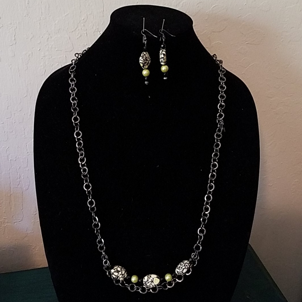 Necklace and earrings set